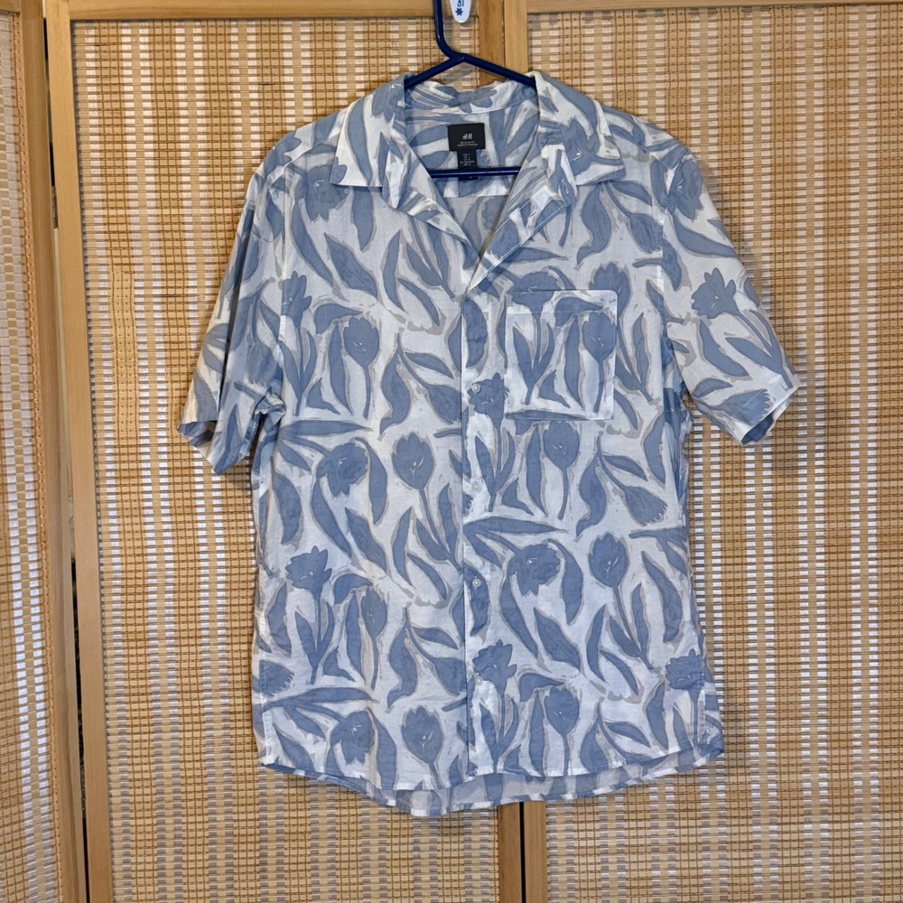HM Mens Regular Fit Floral Tulip Print Short Sleeve Button Down Shirt Blue Large